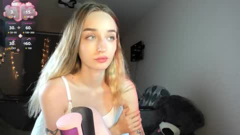 Snapshot of merryl_clark chatting on 09.28.25 Sara online show from 09.28.25