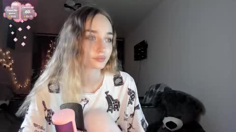 Snapshot of merryl_clark chatting on 09.29.25 Sara online show from 09.29.25