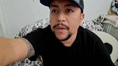 Snapshot of mexidaddycan chatting on 12.19.25 mexidaddycan online show from 12.19.25