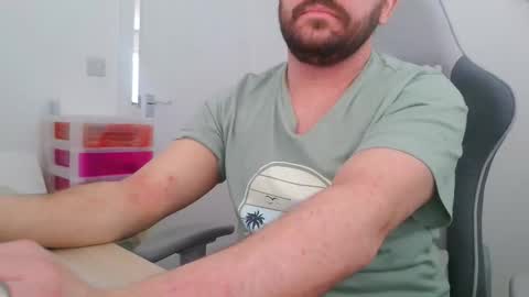 Snapshot of mg_of chatting on 11.27.25 mg-of online show from 11.27.25