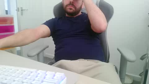 Snapshot of mg_of chatting on 11.28.25 mg-of online show from 11.28.25