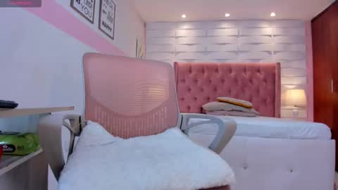 Snapshot of mhellissaw chatting on 11.02.25 melissa online show from 11.02.25