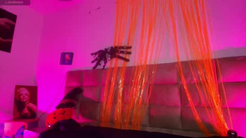 Emi online show from 10.15.25