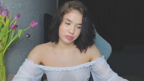 Mia online show from 03.12.25