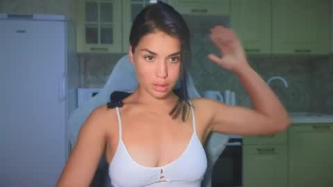 Mia online show from 09.17.25