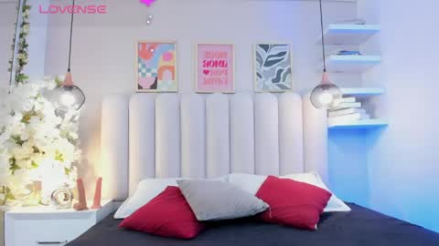 Snapshot of mia__bailey_ chatting on 04.28.26 mia__bailey_ online show from 04.28.26