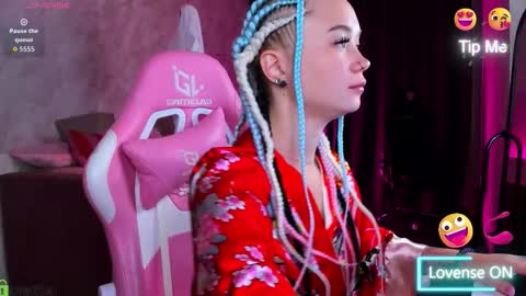 Mia  GMT7 Mon Tue Wen Thur 1000am-0300pm Sat 0300am-0900am online show from 10.30.25