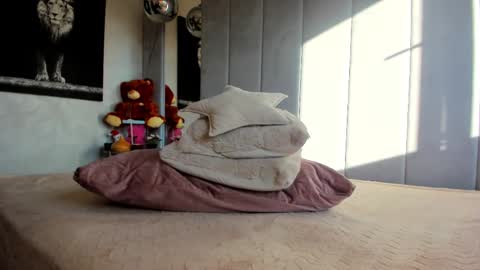 Mia  Milan online show from 03.05.25