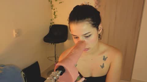 Snapshot of mia_adams66 chatting on 10.08.25 Mia adams online show from 10.08.25