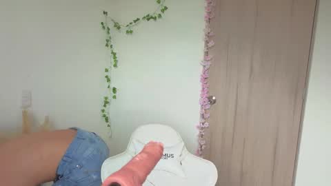 Snapshot of mia_adams66 chatting on 10.15.25 Mia adams online show from 10.15.25