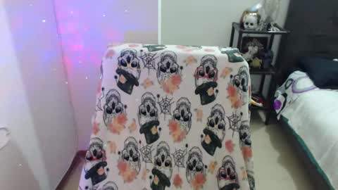 Snapshot of mia_adams_red chatting on 02.05.25 mia online show from 02.05.25