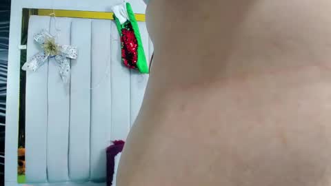 Snapshot of mia_and_lion chatting on 12.17.24 Dreams Couple online show from 12.17.24