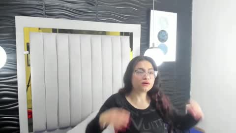 Snapshot of mia_and_lion chatting on 01.08.25 Dreams Couple online show from 01.08.25