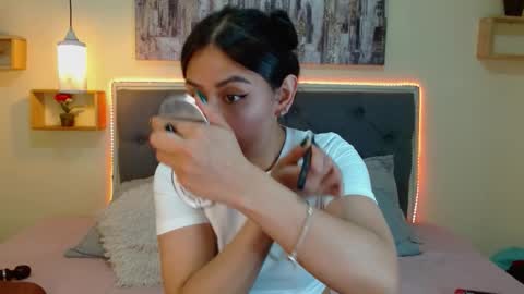 M I A  A Y R A online show from 12.20.25