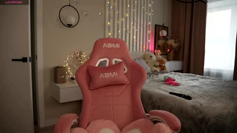 Just call me Kitty online show from 04.01.26