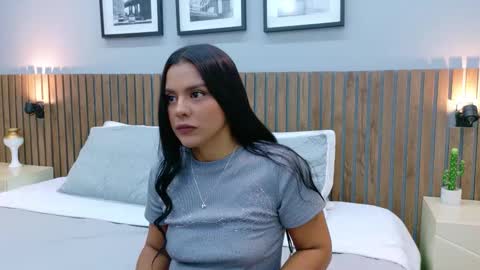 Mia Bellefort online show from 02.04.26