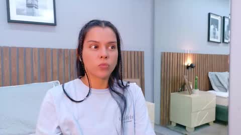 Mia Bellefort online show from 02.11.26