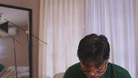 Belmont and Mia online show from 05.10.26