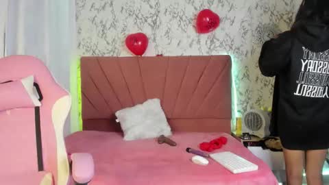 Snapshot of mia_belmontee chatting on 06.08.26 follow me MIA online show from 06.08.26