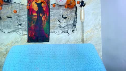 Mia  online show from 11.04.25