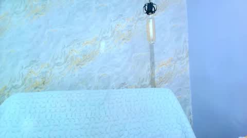 Mia  online show from 11.22.25