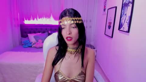 Mia online show from 11.24.25