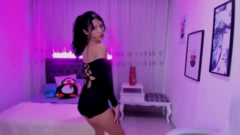 Mia online show from 11.27.25