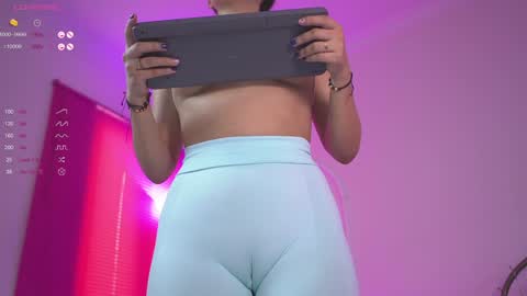 Snapshot of mia_coliin chatting on 01.28.25 Anna online show from 01.28.25