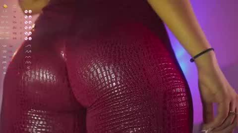 Snapshot of mia_coliin chatting on 11.03.25 Anna online show from 11.03.25