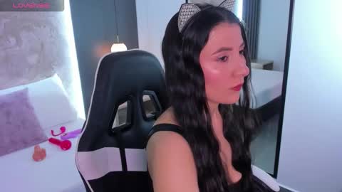 M I A  online show from 11.01.25