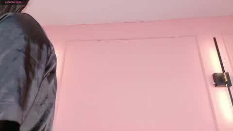 Mia 3 online show from 04.18.26