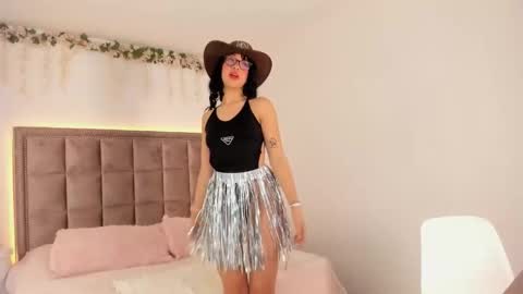 Snapshot of mia_corner chatting on 10.11.25 mia_corner online show from 10.11.25