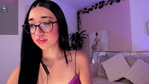 Snapshot of mia_corner chatting on 11.28.25 mia_corner online show from 11.28.25