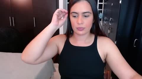 Snapshot of mia_danielsx chatting on 12.29.24 Mia online show from 12.29.24