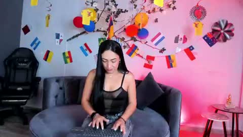 Snapshot of mia_davis__ chatting on 06.18.26 mia_davis__ online show from 06.18.26