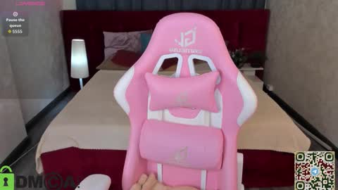 mia_e1fie online show from 12.15.25