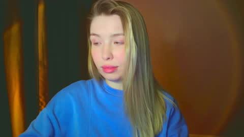 Snapshot of mia_fleur_ chatting on 12.10.24 Mia online show from 12.10.24