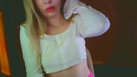 Snapshot of mia_fleur_ chatting on 12.14.24 Mia online show from 12.14.24