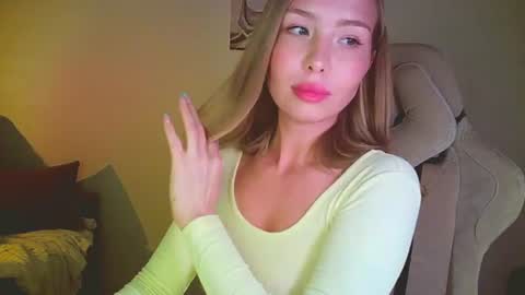 Mia online show from 06.17.26