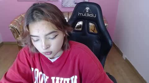 Snapshot of mia_foster_t chatting on 10.17.25 Mia online show from 10.17.25