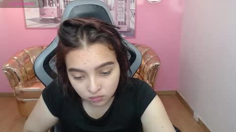 Snapshot of mia_foster_t chatting on 11.30.25 Mia online show from 11.30.25