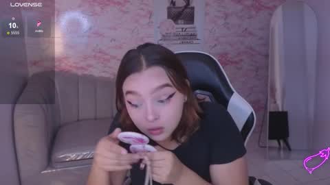 Snapshot of mia_foster_t chatting on 03.02.26 Mia online show from 03.02.26