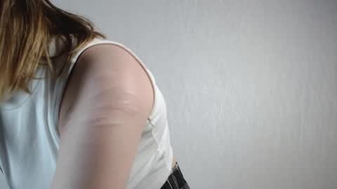 Snapshot of mia_foxie chatting on 01.12.26 Mia online show from 01.12.26