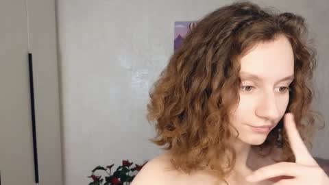 Snapshot of mia_frizz chatting on 01.28.25 Mia online show from 01.28.25