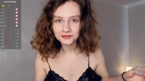 Snapshot of mia_frizz chatting on 02.28.25 Mia online show from 02.28.25