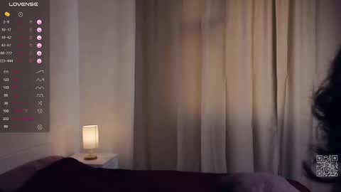 Snapshot of mia_frizz chatting on 03.10.25 Mia online show from 03.10.25