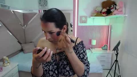 mia_garcia28 online show from 11.24.25