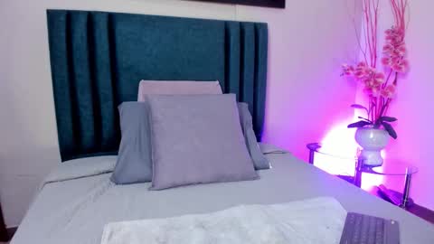 Mia online show from 03.24.26