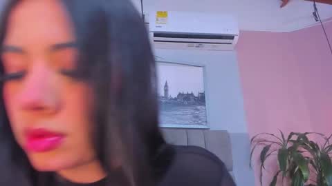 Mia online show from 12.20.25