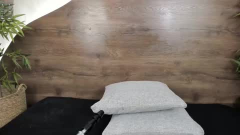 mia_lacy online show from 11.22.25